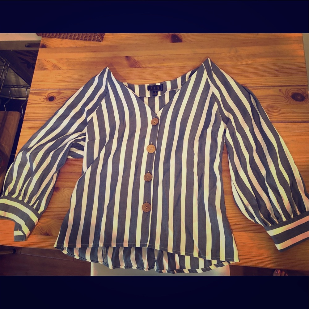 Brand new never worn 3/4 length sleeve shirt